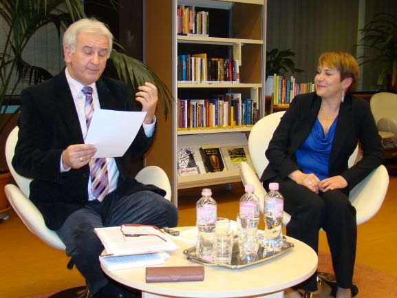 2014.02.28. Pódiumbeszélgetés Százhalombattán Czifrik Katalin újságíróval