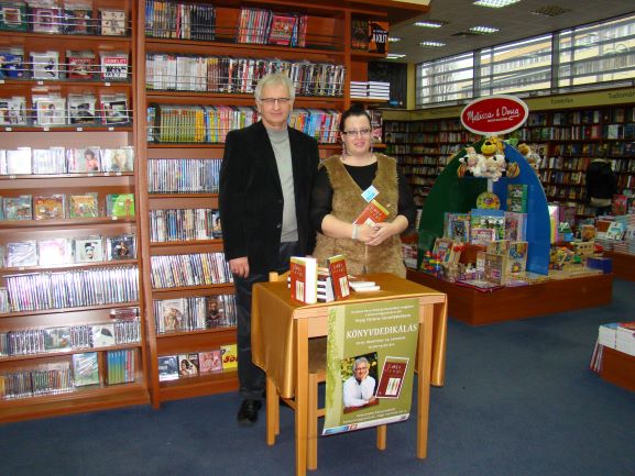 2013.12.14. Dedikálás a mosonmagyaróvári Alexandra Könyvesboltban