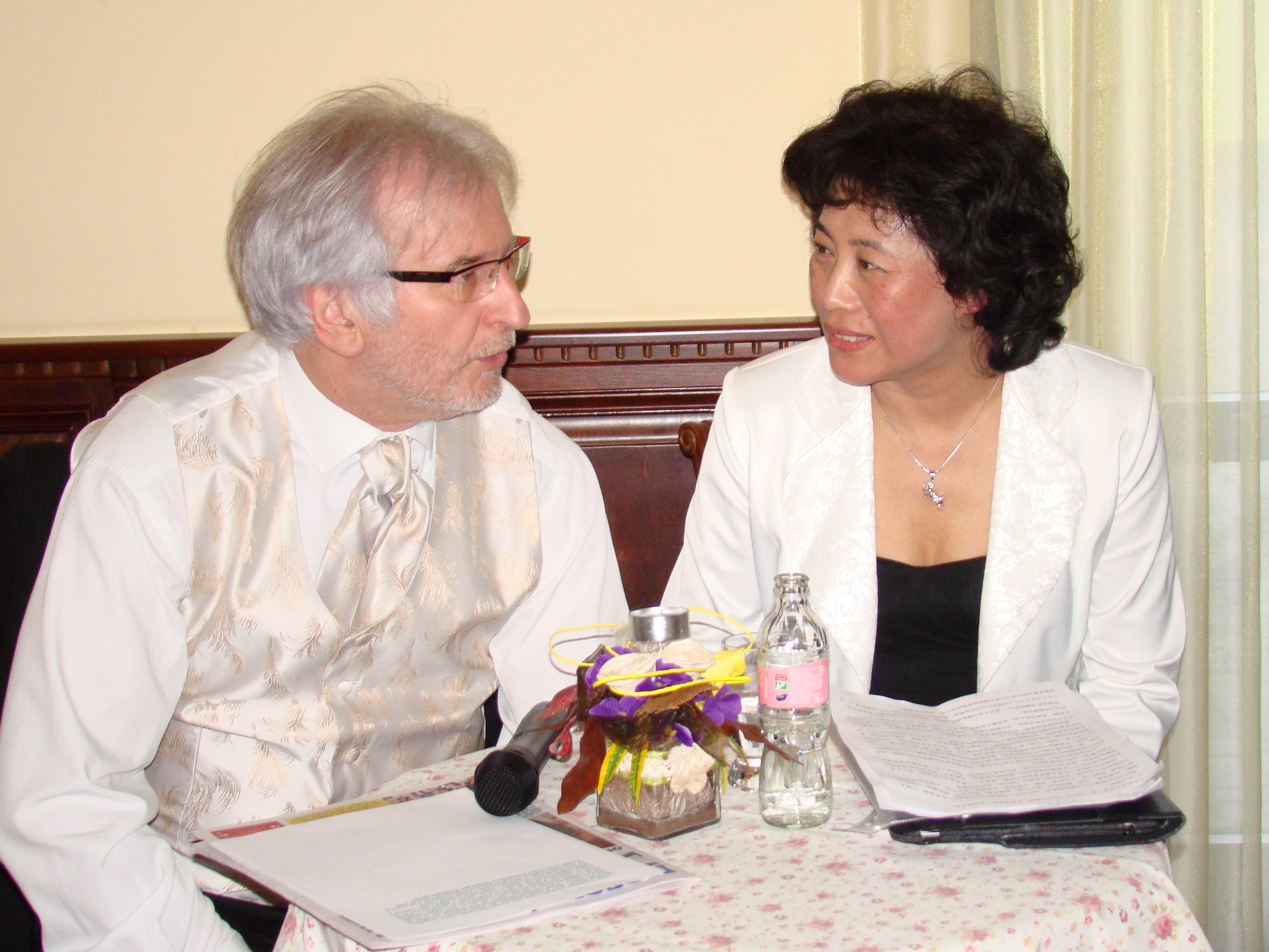 2015-04-23 Óvárosi esték Dr. Feng Xiao Ping akupunktúrás szakorvossal