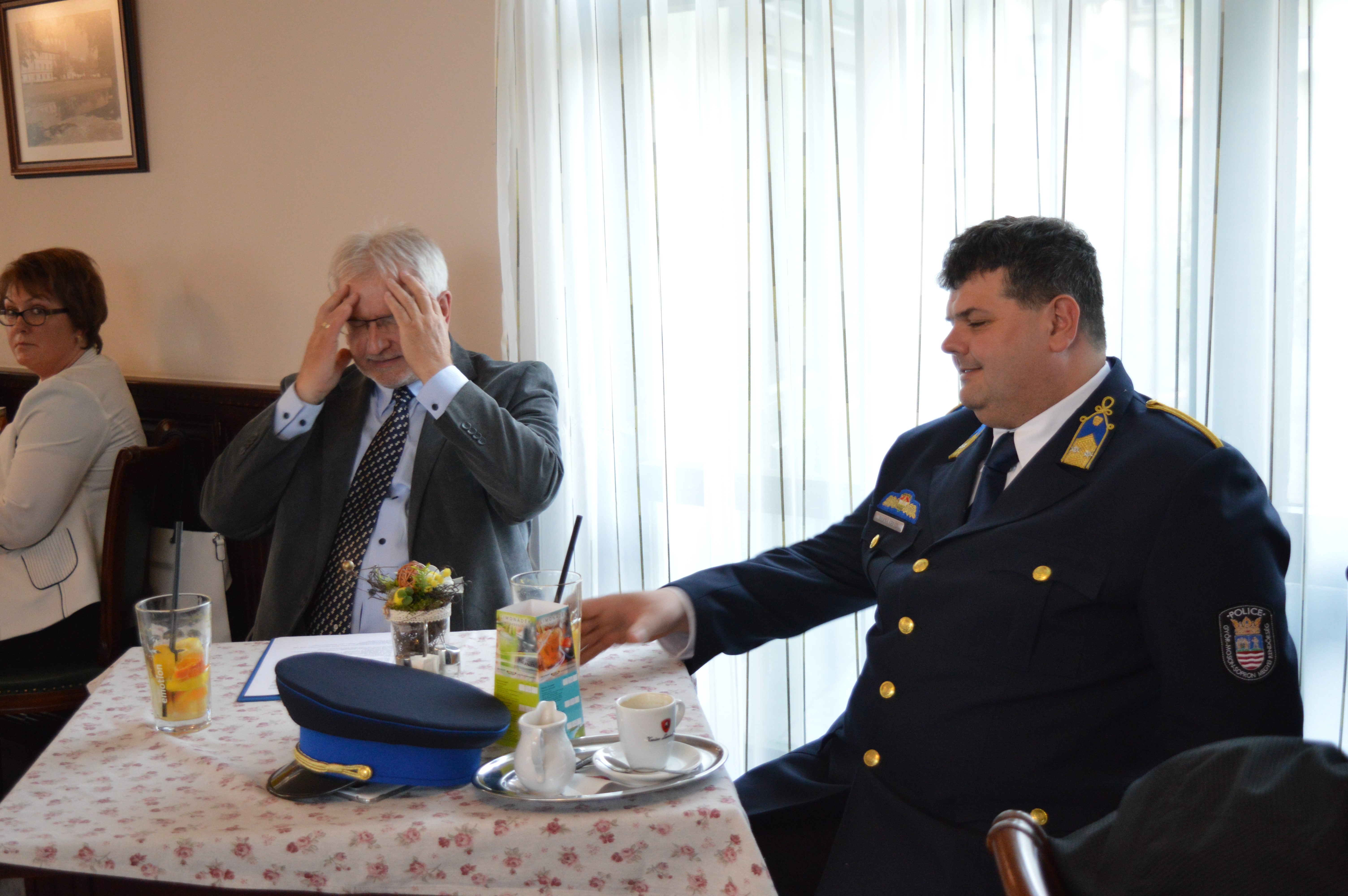2016-05-19 Óvárosi esték Barna Árpád rendőrkapitánnyal